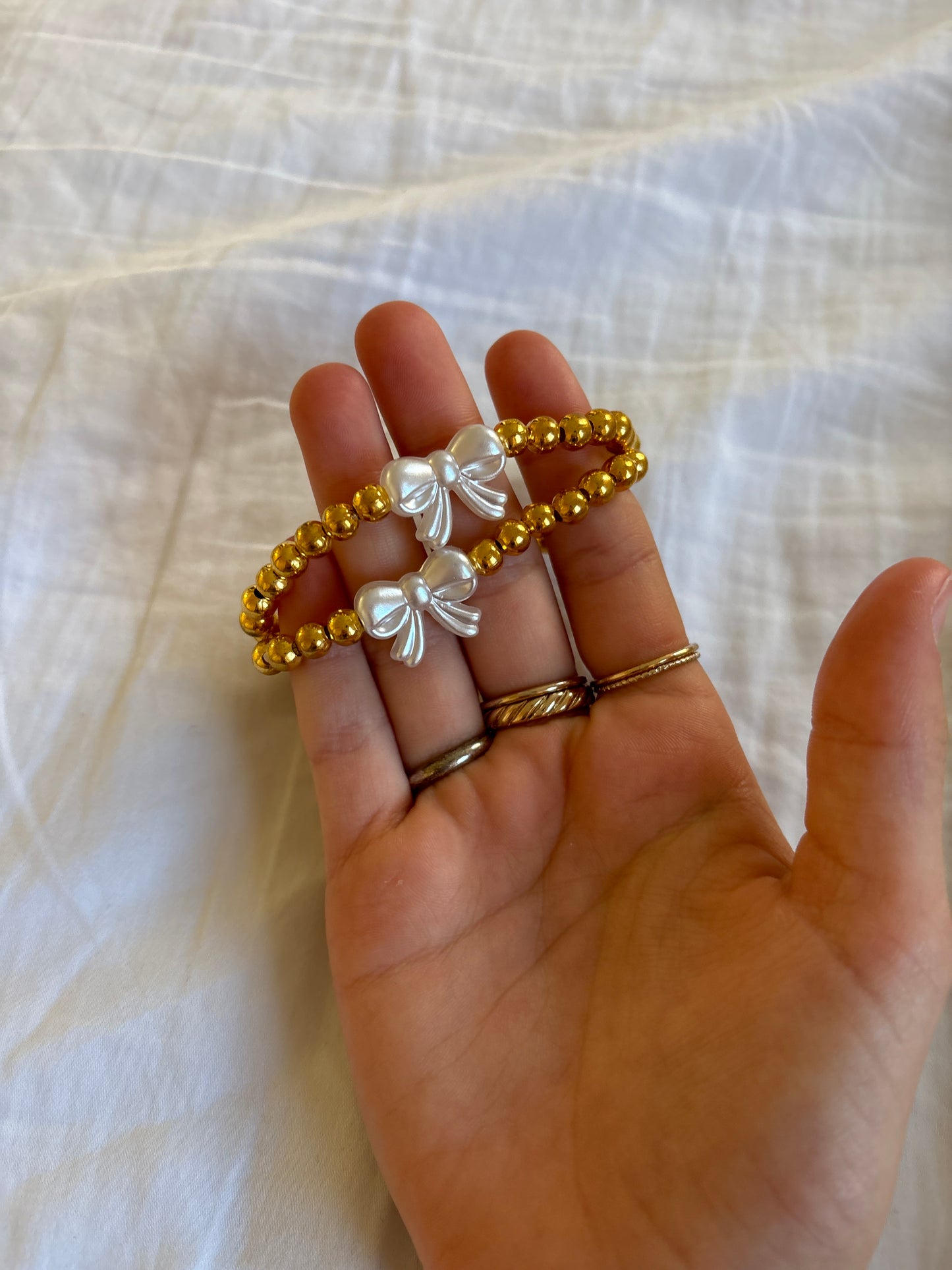 Gold bow bracelet