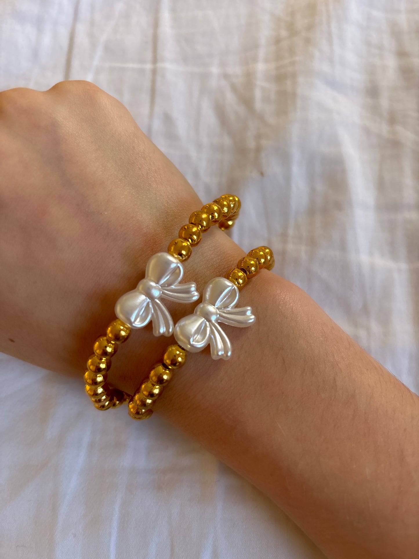 Gold bow bracelet