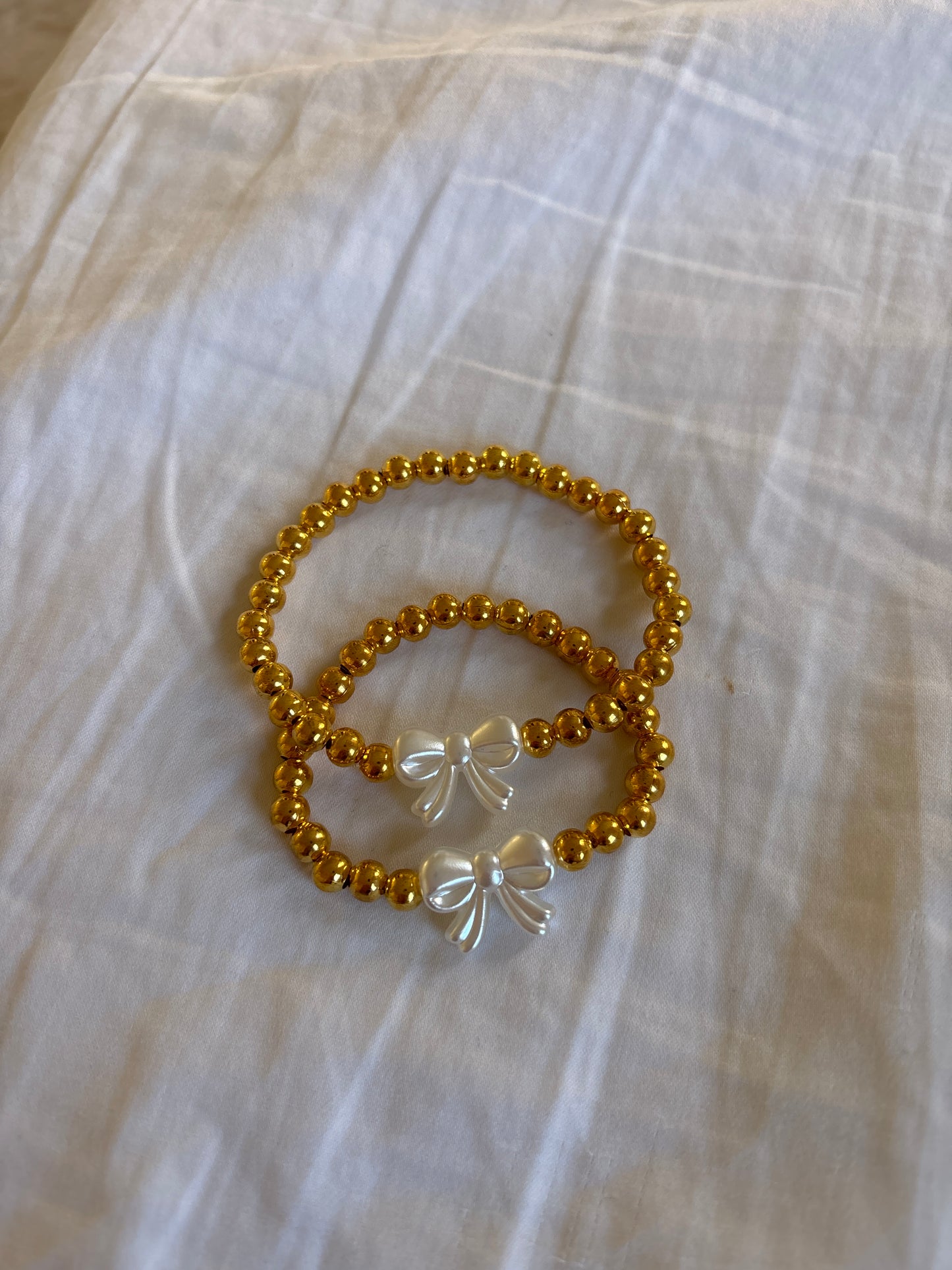 Gold bow bracelet